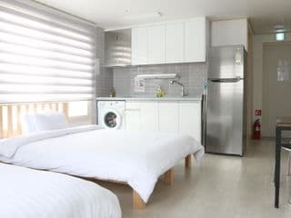 Cozy flat nearby Metro and E-Mart for 4 guests