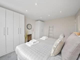 Clarence House-Windsor-Parking-5 bed - Photo 21
