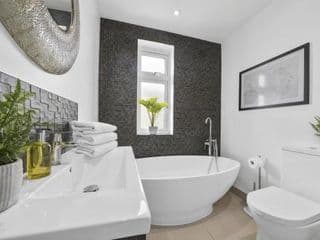 Clarence House-Windsor-Parking-5 bed - Photo 5
