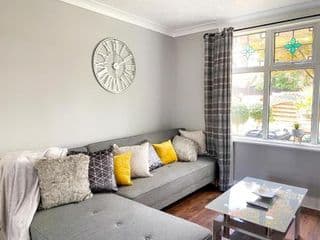 New Contractor House Near LLA Airport & M1 by Comfy Workers - Photo 12