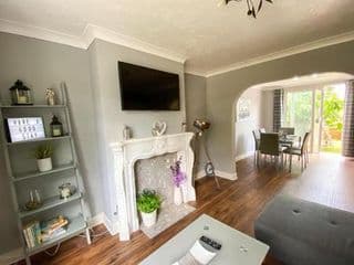 New Contractor House Near LLA Airport & M1 by Comfy Workers - Photo 15