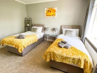 New Contractor House Near LLA Airport & M1 by Comfy Workers - Photo 22
