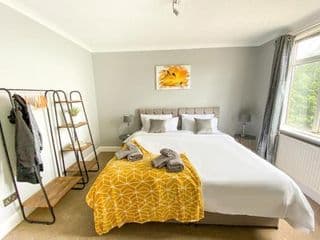 New Contractor House Near LLA Airport & M1 by Comfy Workers - Photo 23