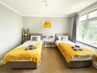 New Contractor House Near LLA Airport & M1 by Comfy Workers - Photo 24