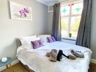 New Contractor House Near LLA Airport & M1 by Comfy Workers - Photo 9