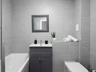 Spacious & Cosy, Netflix, Parking, Colindale Station - Photo 16