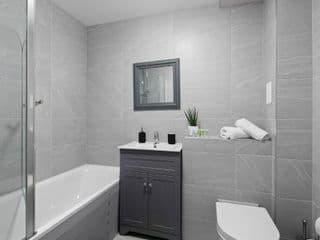 Spacious & Cosy, Netflix, Parking, Colindale Station - Photo 17