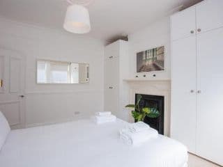 Stylish & Modern 3 Bed Flat in NW London with Garden - Photo 14