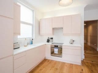 Stylish & Modern 3 Bed Flat in NW London with Garden - Photo 20