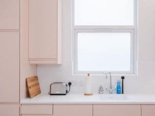 Stylish & Modern 3 Bed Flat in NW London with Garden - Photo 23