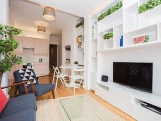 Stylish & Modern 3 Bed Flat in NW London with Garden - Photo 9