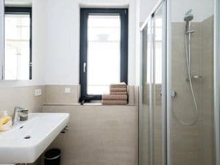 2 Bedroom Mauerpark-Apartment, Berlin Mitte View calendar - Photo 11