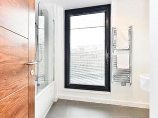 London Bridge Central Apartments - Photo 11