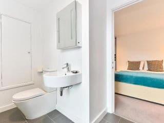 London Bridge Central Apartments - Photo 14