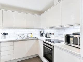 London Bridge Central Apartments - Photo 10