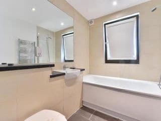 Fantastic Stays at Camden - Photo 5
