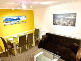 London Excel 2 Bedrooms, Reception, Spacious Apartment - Photo 11