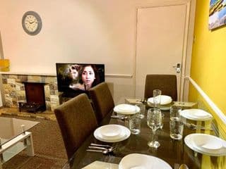 London Excel 2 Bedrooms, Reception, Spacious Apartment - Photo 3