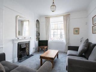 Stylish Sloane Square Home Close to Victoria by UndertheDoormat