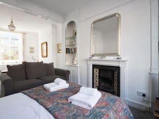 Stylish Sloane Square Home Close to Victoria by UndertheDoormat - Photo 24