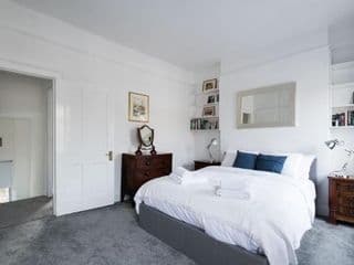 Stylish Sloane Square Home Close to Victoria by UndertheDoormat - Photo 8