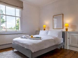 Amazing 5 Bed Victorian House - Clarence House - Photo 3