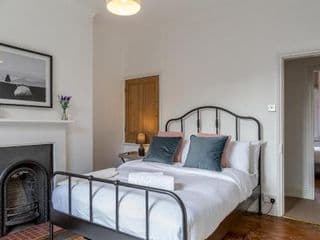 Amazing 5 Bed Victorian House - Clarence House - Photo 21