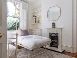 Amazing 5 Bed Victorian House - Clarence House - Photo 4