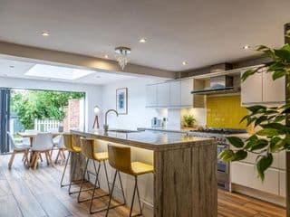 Amazing 5 Bed Victorian House - Clarence House - Photo 6