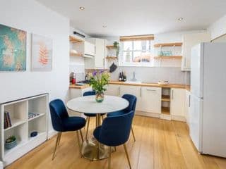 Chic and modern 2-bed flat with patio in Pimlico, Central London - Photo 12