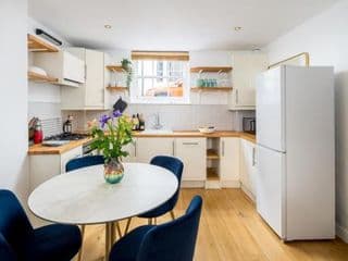 Chic and modern 2-bed flat with patio in Pimlico, Central London - Photo 13