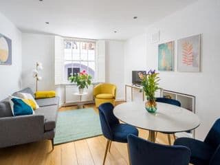 Chic and modern 2-bed flat with patio in Pimlico, Central London - Photo 14