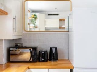 Chic and modern 2-bed flat with patio in Pimlico, Central London - Photo 18