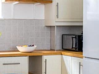 Chic and modern 2-bed flat with patio in Pimlico, Central London - Photo 19
