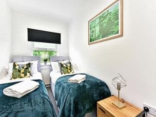 West Ealing Serviced Apartment - 2 Bedroom 2 Bath Parking Near Station - Photo 15