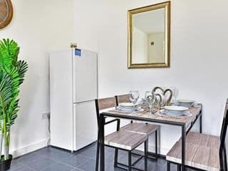 West Ealing Serviced Apartment - 2 Bedroom 2 Bath Parking Near Station - Photo 19