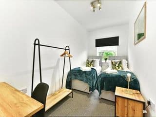 West Ealing Serviced Apartment - 2 Bedroom 2 Bath Parking Near Station - Photo 21
