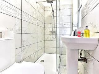 West Ealing Serviced Apartment - 2 Bedroom 2 Bath Parking Near Station - Photo 22