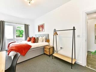 West Ealing Serviced Apartment - 2 Bedroom 2 Bath Parking Near Station - Photo 4