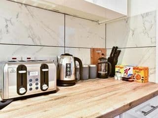 West Ealing Serviced Apartment - 2 Bedroom 2 Bath Parking Near Station - Photo 5