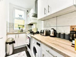 West Ealing Serviced Apartment - 2 Bedroom 2 Bath Parking Near Station - Photo 7