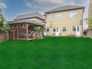 West Ealing Serviced Apartment - 2 Bedroom 2 Bath Parking Near Station - Photo 10
