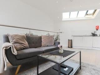 Trafalgar Square Apartments - Photo 14