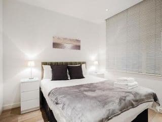 Trafalgar Square Apartments - Photo 18