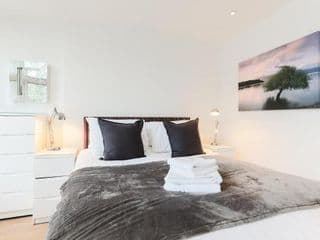 Trafalgar Square Apartments - Photo 9