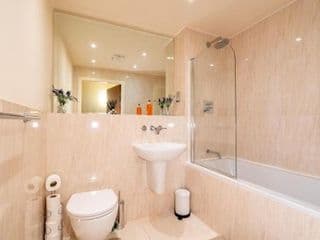 Avril Serviced Apartment - Photo 16