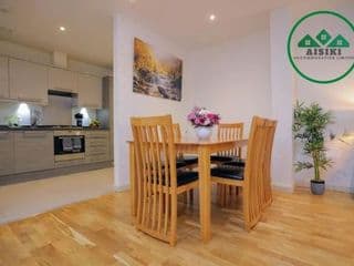 FW Haute Apartments at Queensbury, Ground Floor 2 Bedrooms and 2 Bathrooms with King or Twin beds with Front Porch and FREE WIFI and PARKING - Photo 16