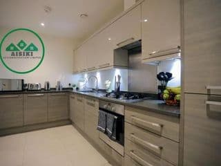 FW Haute Apartments at Queensbury, Ground Floor 2 Bedrooms and 2 Bathrooms with King or Twin beds with Front Porch and FREE WIFI and PARKING - Photo 17
