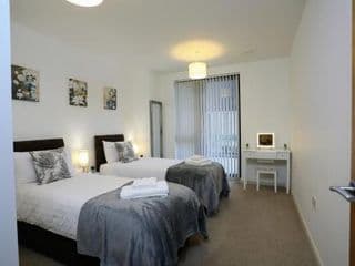 FW Haute Apartments at Queensbury, Ground Floor 2 Bedrooms and 2 Bathrooms with King or Twin beds with Front Porch and FREE WIFI and PARKING - Photo 8
