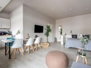 Schoenhouse Living - Photo 8